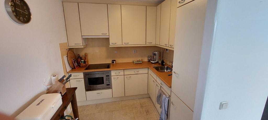 Een in redelijke staat complete hoekkeuken, Huis en Inrichting, Keuken | Complete keukens, Ophalen, Gebruikt, Wit, Hoekkeuken