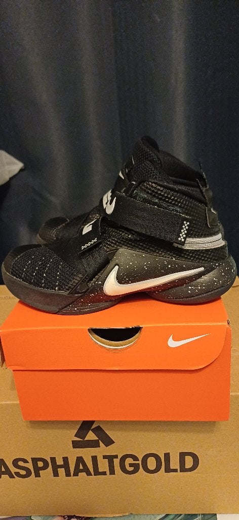 NIKE LEBRON, Ophalen, Sportschoenen, Zo goed als nieuw, Nike