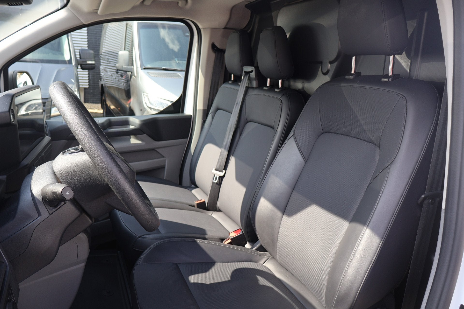 Ford Transit Custom 2.0 TDci 136pk L2 H1 Trend (koelwagen in, Auto's, Voorwielaandrijving, Gebruikt, 1836 kg, 4 cilinders