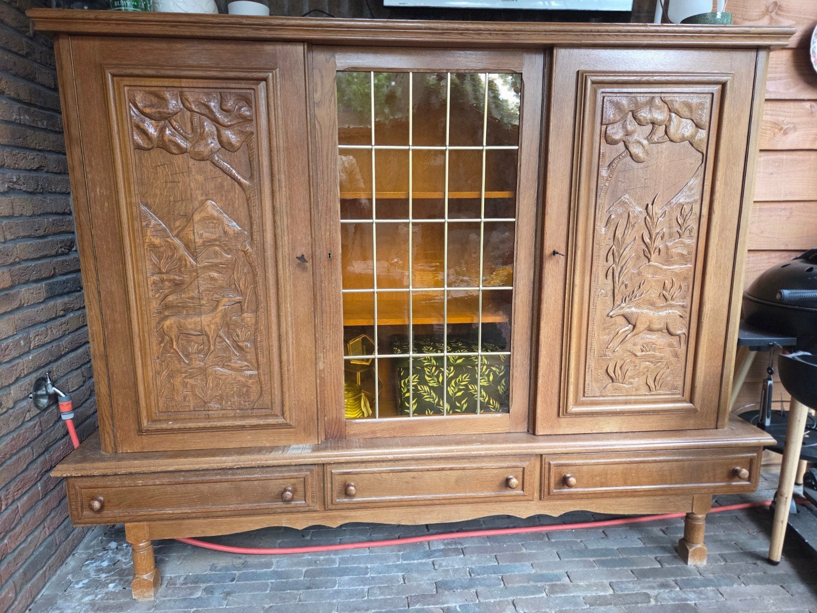Antieke vintage kast met handgesneden details, Ophalen