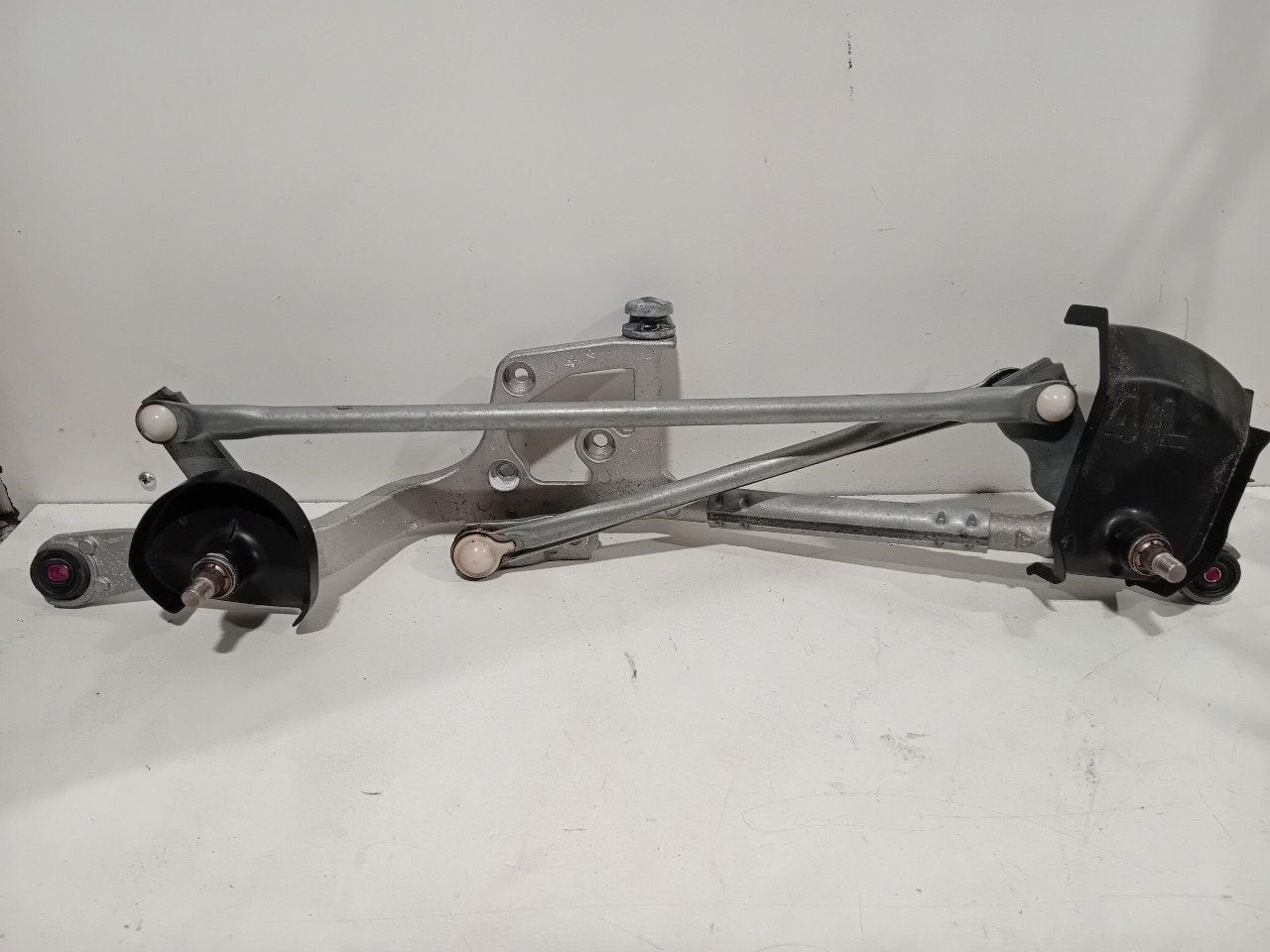 Ruitenwisser mechaniek voor Toyota Yaris, Onderdelen@venauto.nl, Van der Ven Autorecycling B.V., Gebruikt, Ettenseweg 76, 4706 PB Roosendaal, The Netherlands