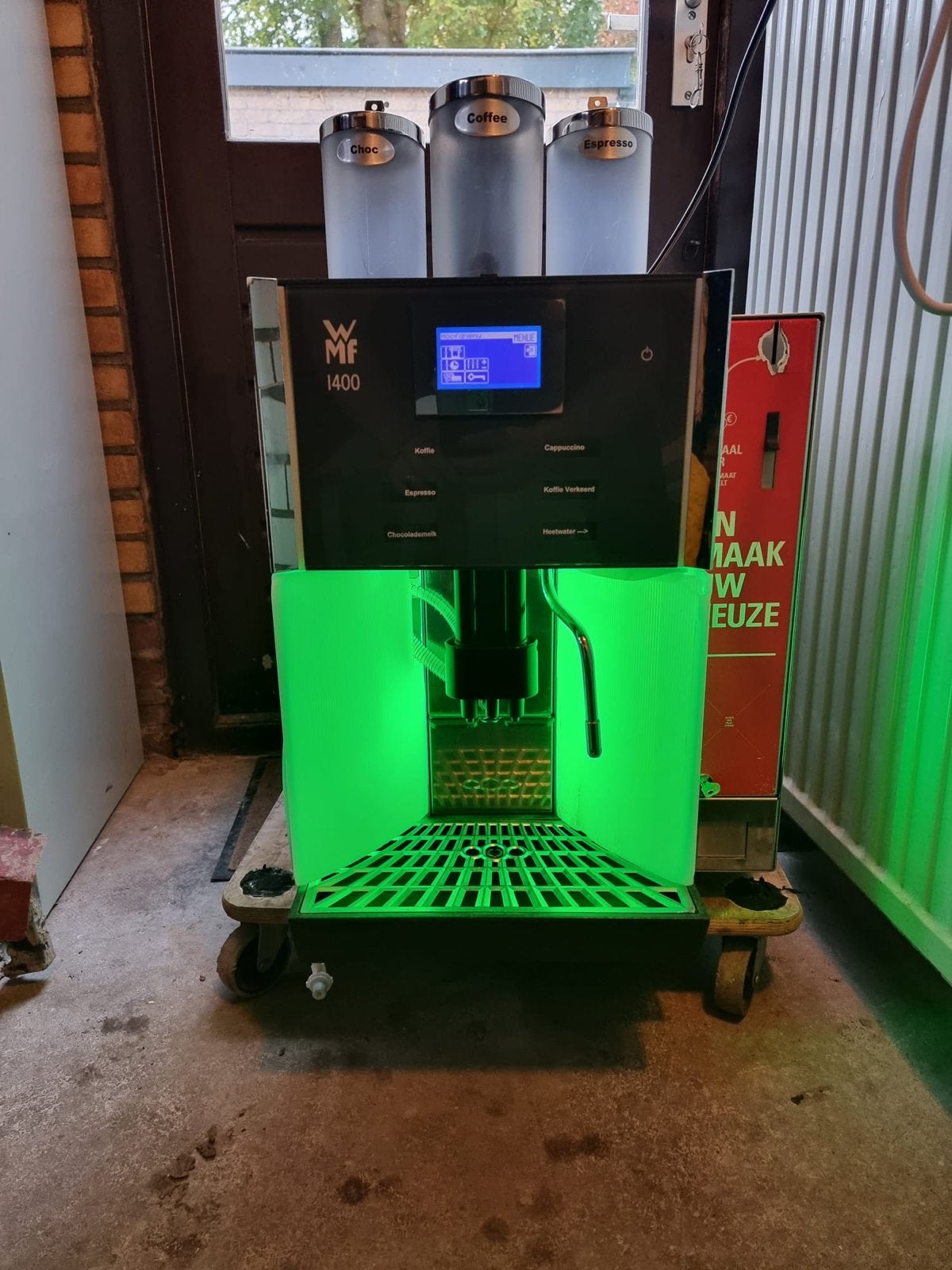 WMF Presto 1400 Koffiemachine met Melkkoelkast en Muntsystee, Gebruikt, 10 kopjes of meer, Koffiemachine, Koffiebonen