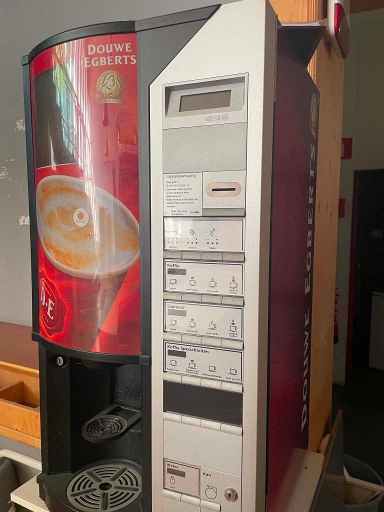 GERESERVEERD ! Koffie Automaat met geldinworp, Ophalen, Gebruikt, 10 kopjes of meer, Koffiemachine
