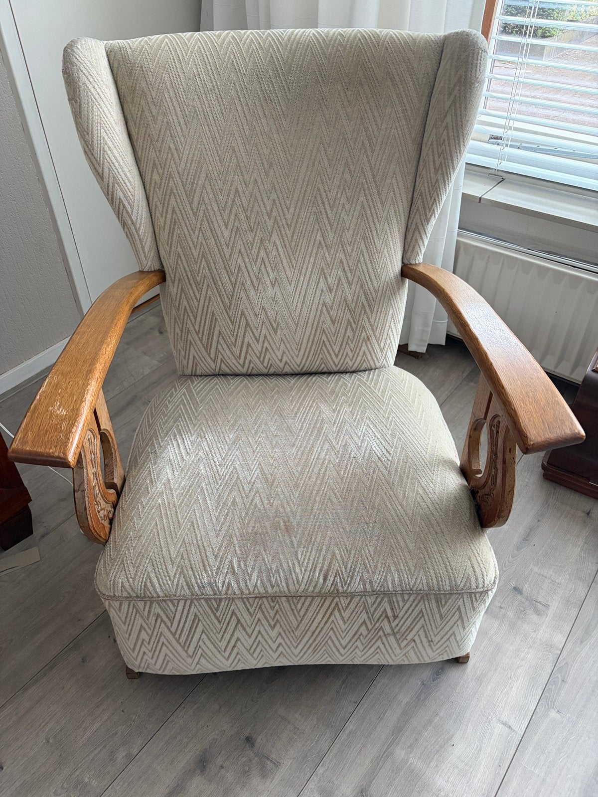 Jaren 50 oorfauteuil met houten armleuningen – nette staat, Ophalen, Gebruikt, 75 tot 100 cm, Stof