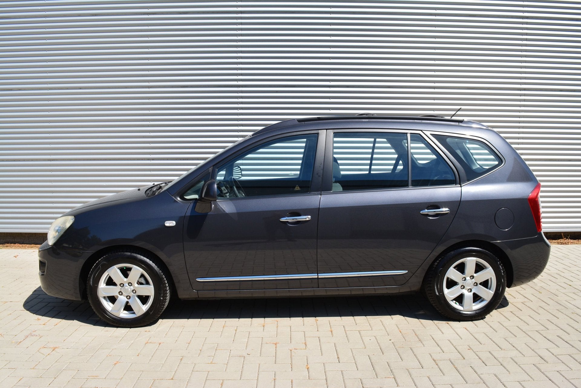 Kia Carens 2.0 CVVT X-ecutive | Airco-Ecc | L.M. Velgen | Tr, Voorwielaandrijving, 1998 cc, Stof, Gebruikt