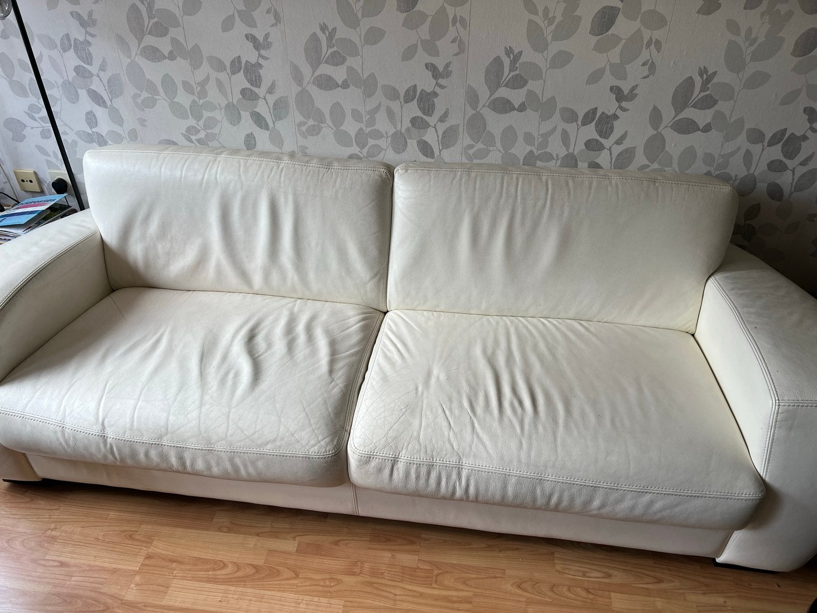 Leren witte bank, Huis en Inrichting, Ophalen, Gebruikt, Driepersoons, Leer