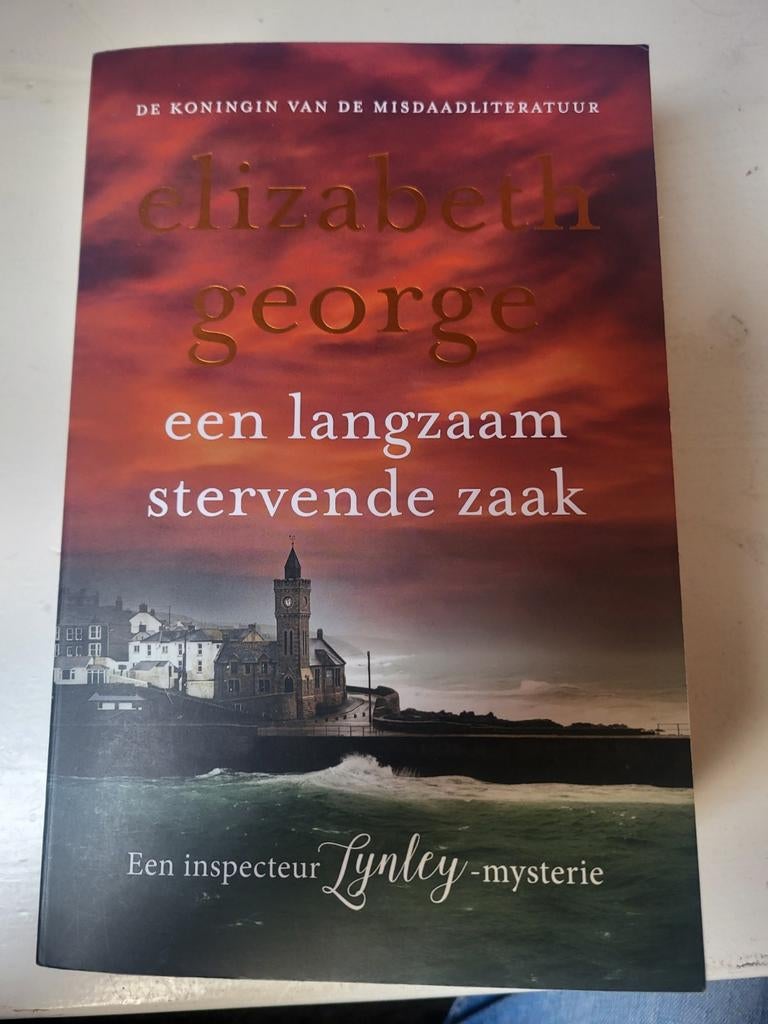 Elizabeth George. Een langzaam stervende zaak., Ophalen of Verzenden, Zo goed als nieuw