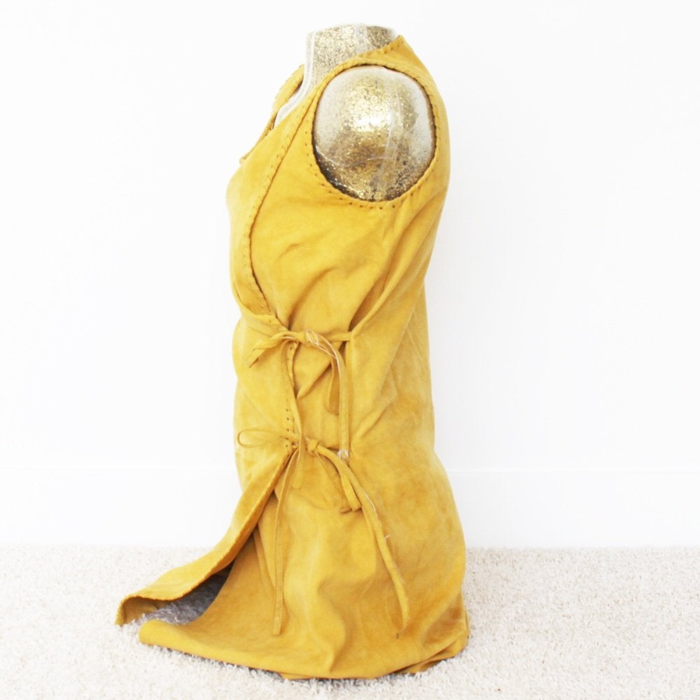 Exclusieve Suede Plein Sud Jeanius Jurk (Maat 38) € 300,-, Maat 38/40 (M), Geel, Plein Sud Jeanius, Ophalen of Verzenden