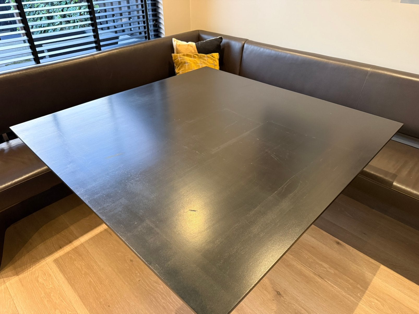No limit eettafel 130x130 cm – RVS middenpoot – opknapper, Huis en Inrichting, Ophalen, Gebruikt, Rechthoekig, 100 tot 150 cm