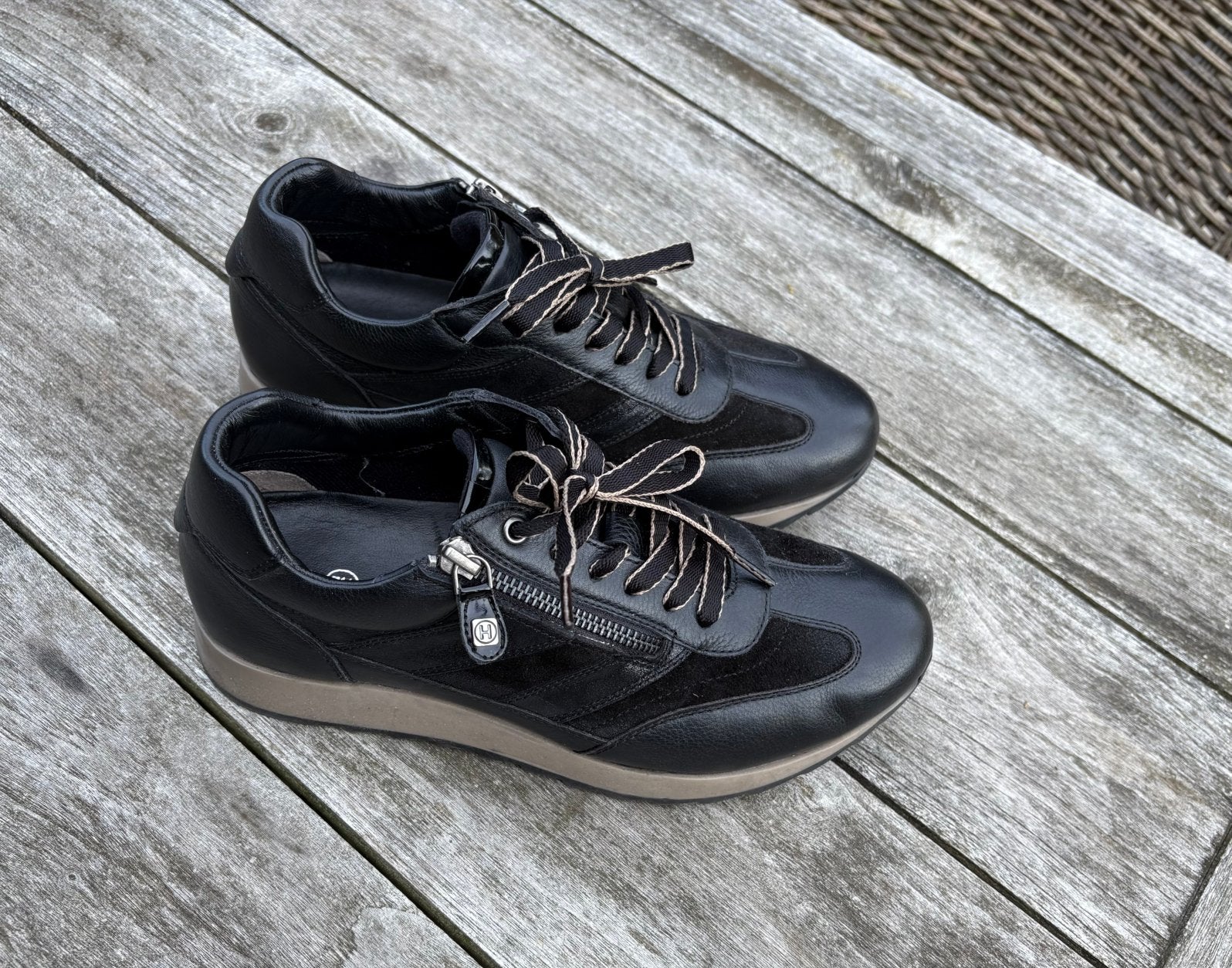Prachtige zwarte leren Helioform sneakers. Nieuw: €159,95., Ophalen of Verzenden, Nieuw, Schoenen