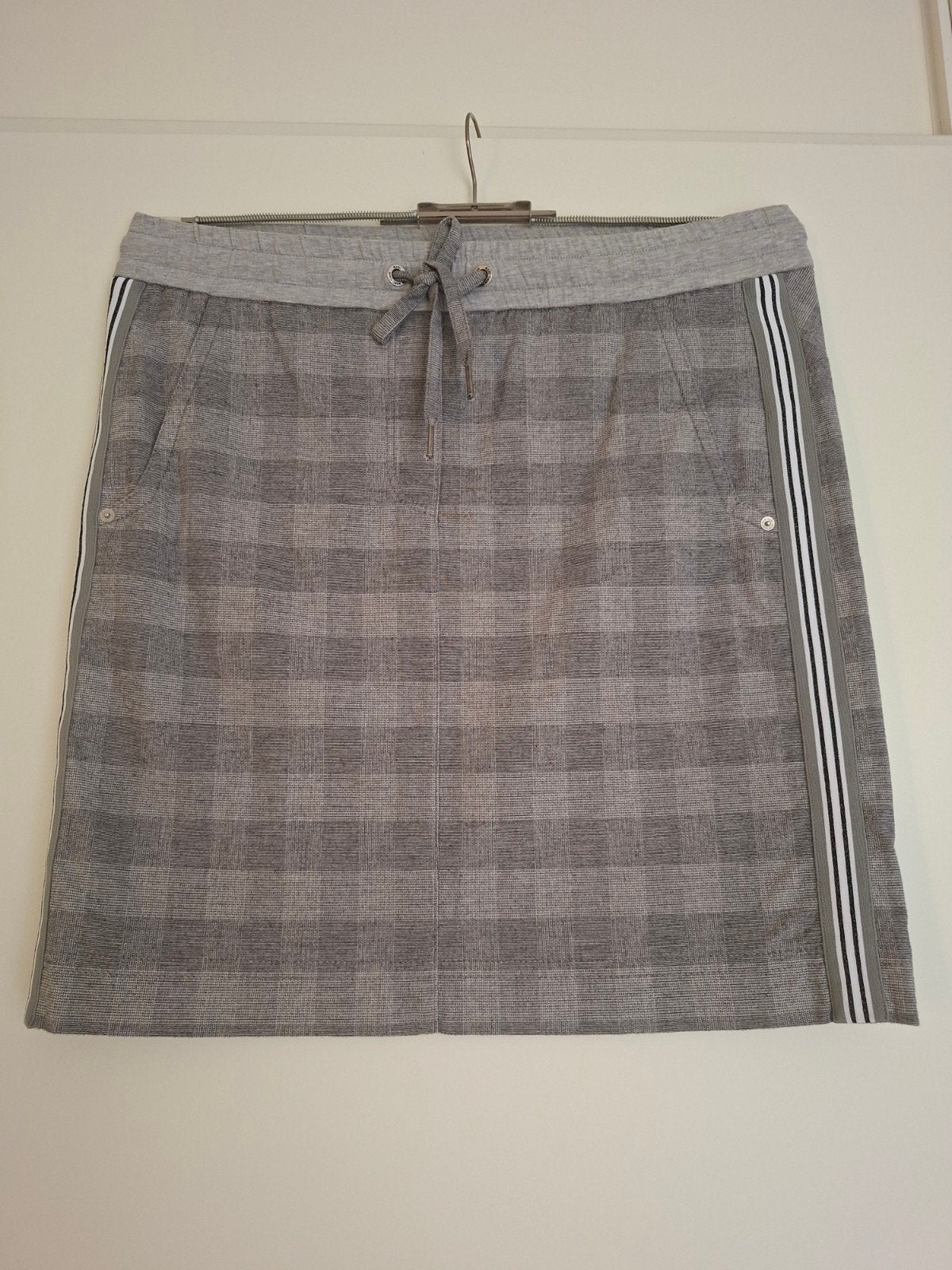 Marc Cain geruite rok met strepen maat N5 / 42/ xl /, Kleding | Dames, Marc Cain, Maat 42/44 (L), Ophalen of Verzenden, Zo goed als nieuw