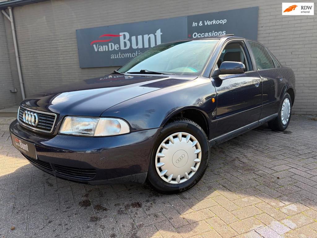 Audi A4 Limousine 1.8 5V, Gebruikt, 4 cilinders, Blauw, A4