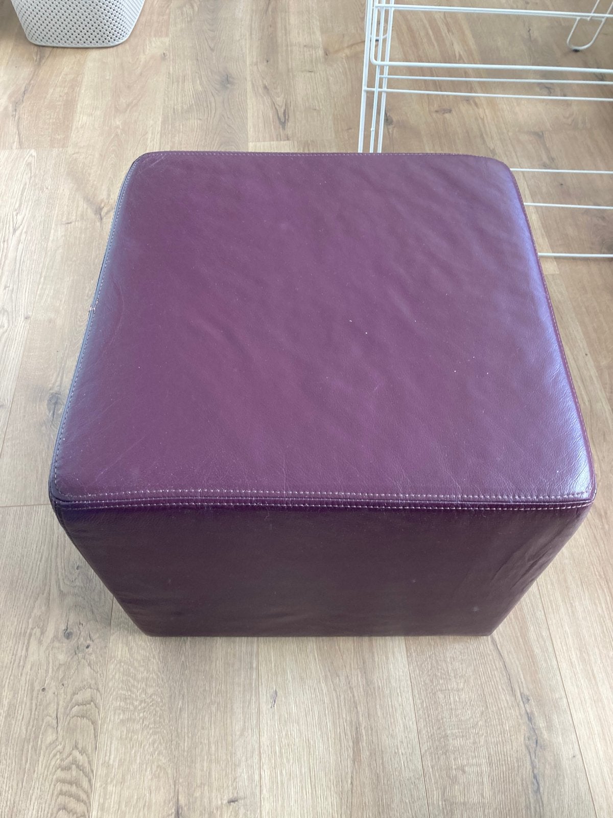 Paarse poef van (nep)-leer GRATIS, Ophalen, Minder dan 50 cm, Rond, Leer