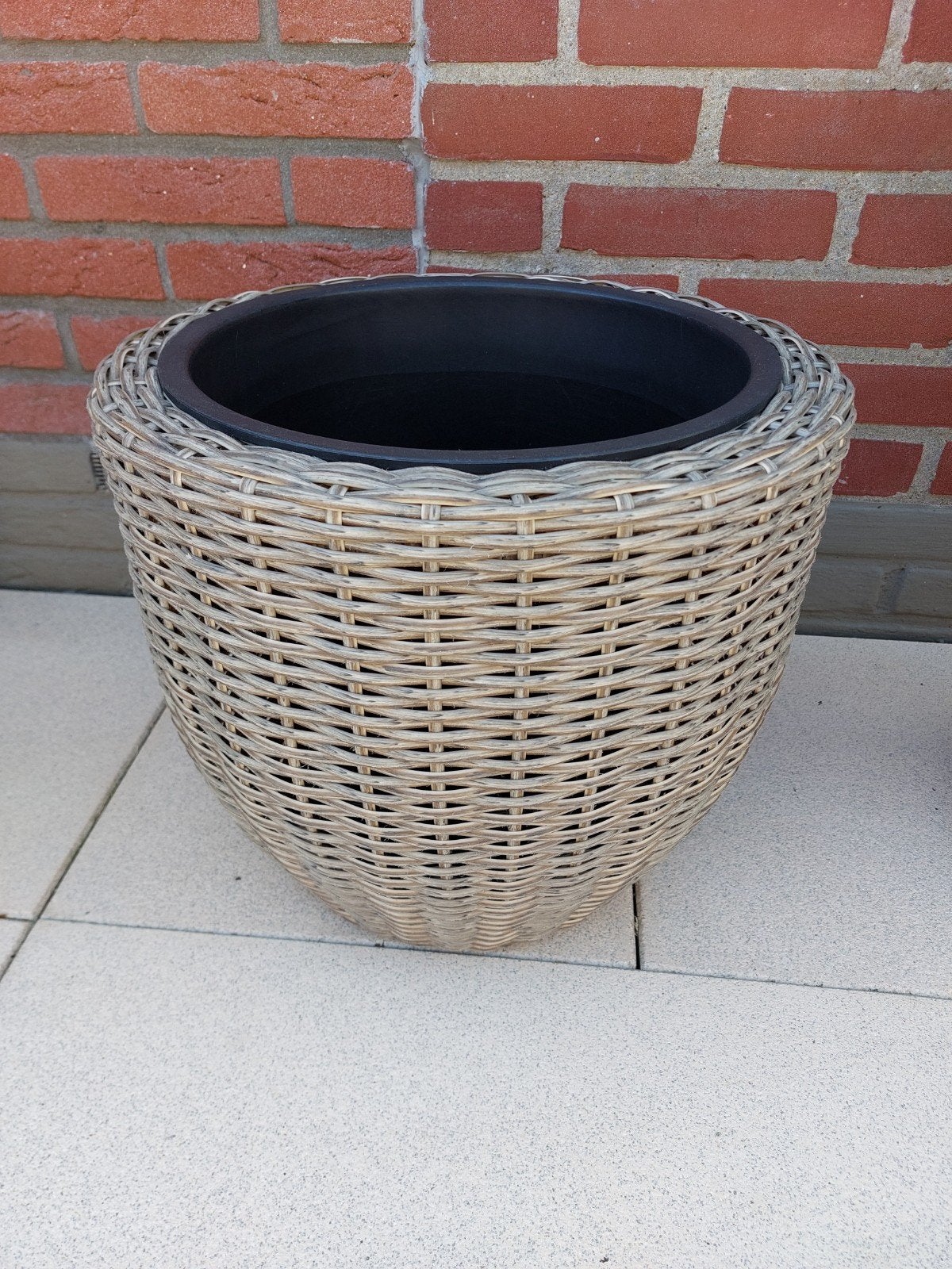 Bloempot rieten mand met uitneembare binnenpot, Tuin en Terras, Ophalen, Zo goed als nieuw, Rond, Minder dan 30 cm