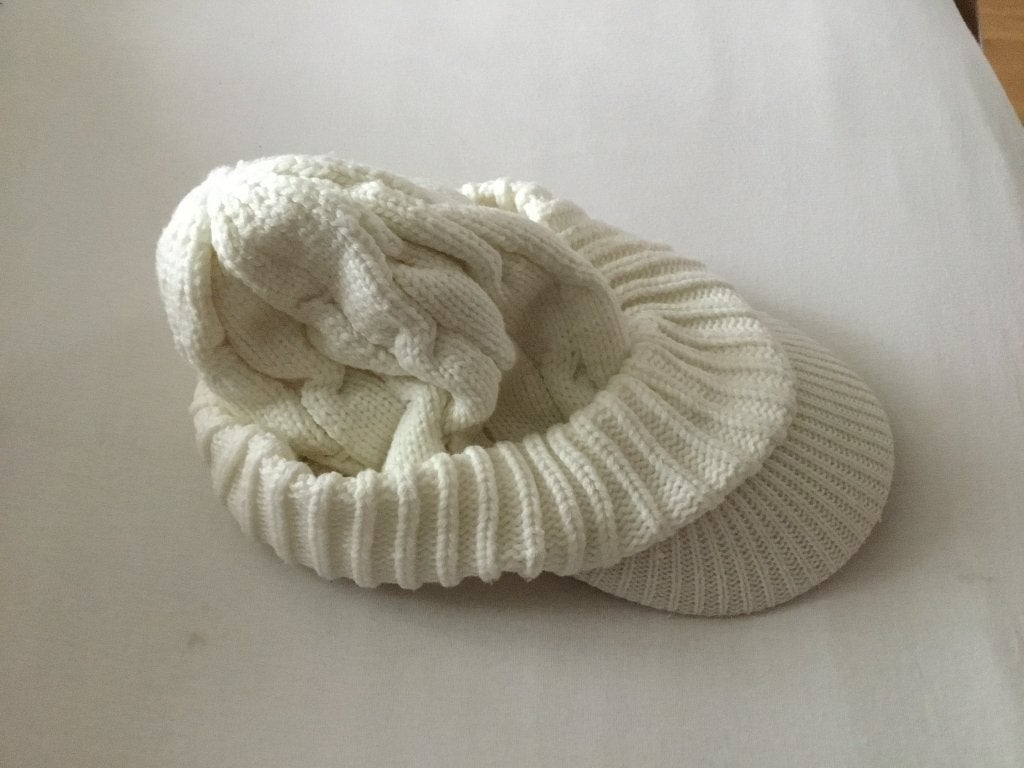 Gebreide witte muts/pet, Ophalen of Verzenden, Nieuw, Muts