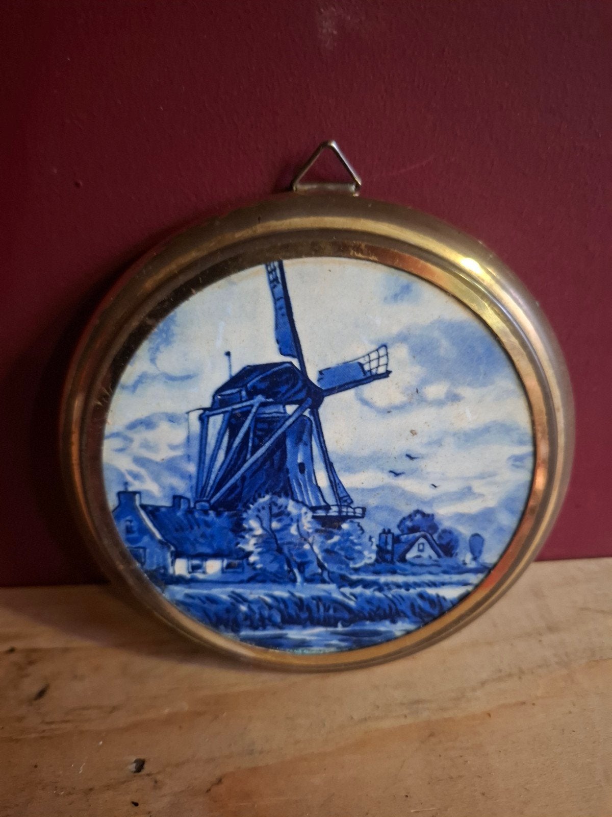 Delfts blauw tegeltje met molen in messing lijst, Antiek en Kunst, Ophalen of Verzenden
