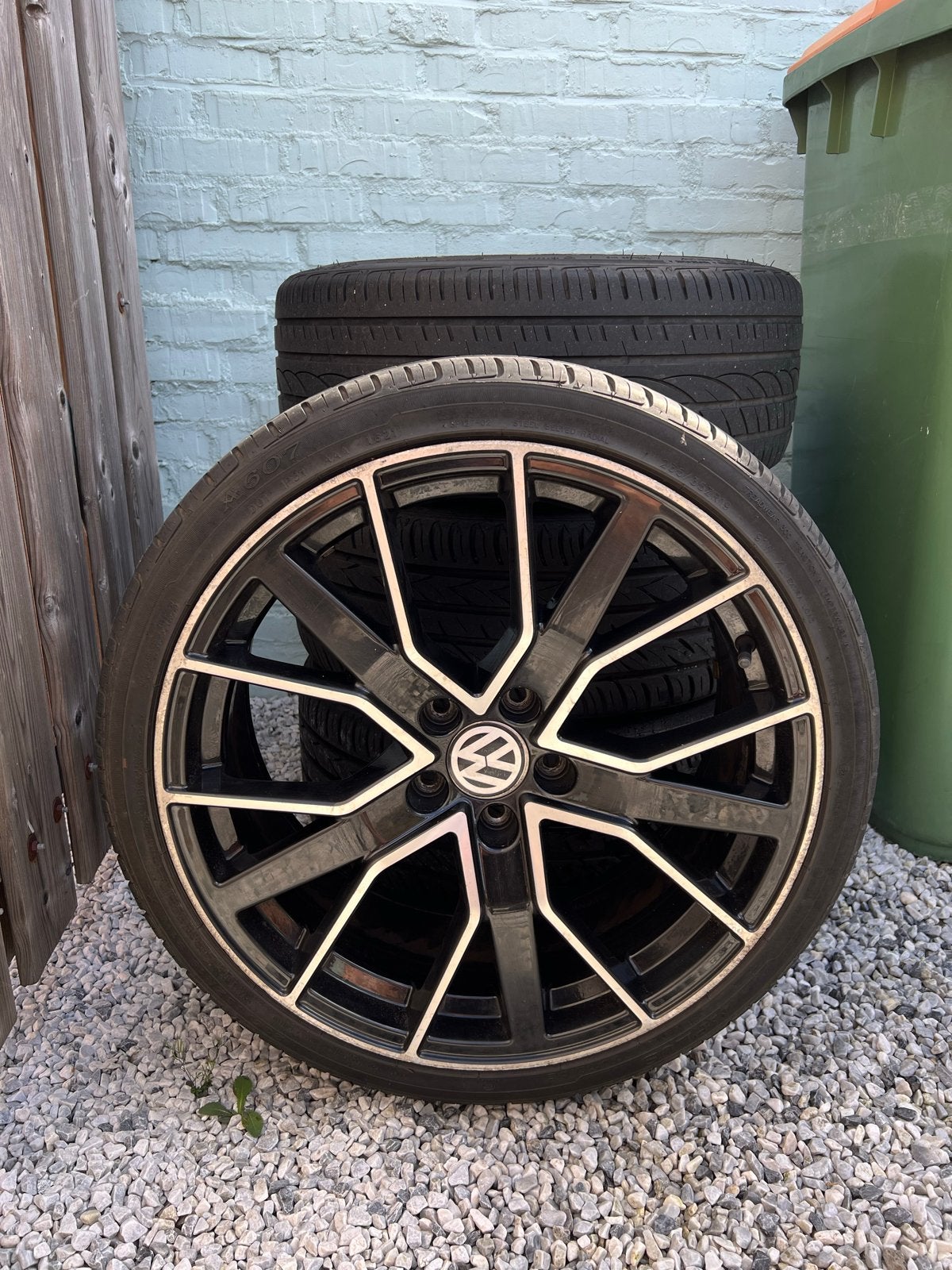 Set van 4 VW R-Line 19 inch velgen met zomerbanden, Auto-onderdelen, Gebruikt, Banden en Velgen, 235 mm, Zomerbanden