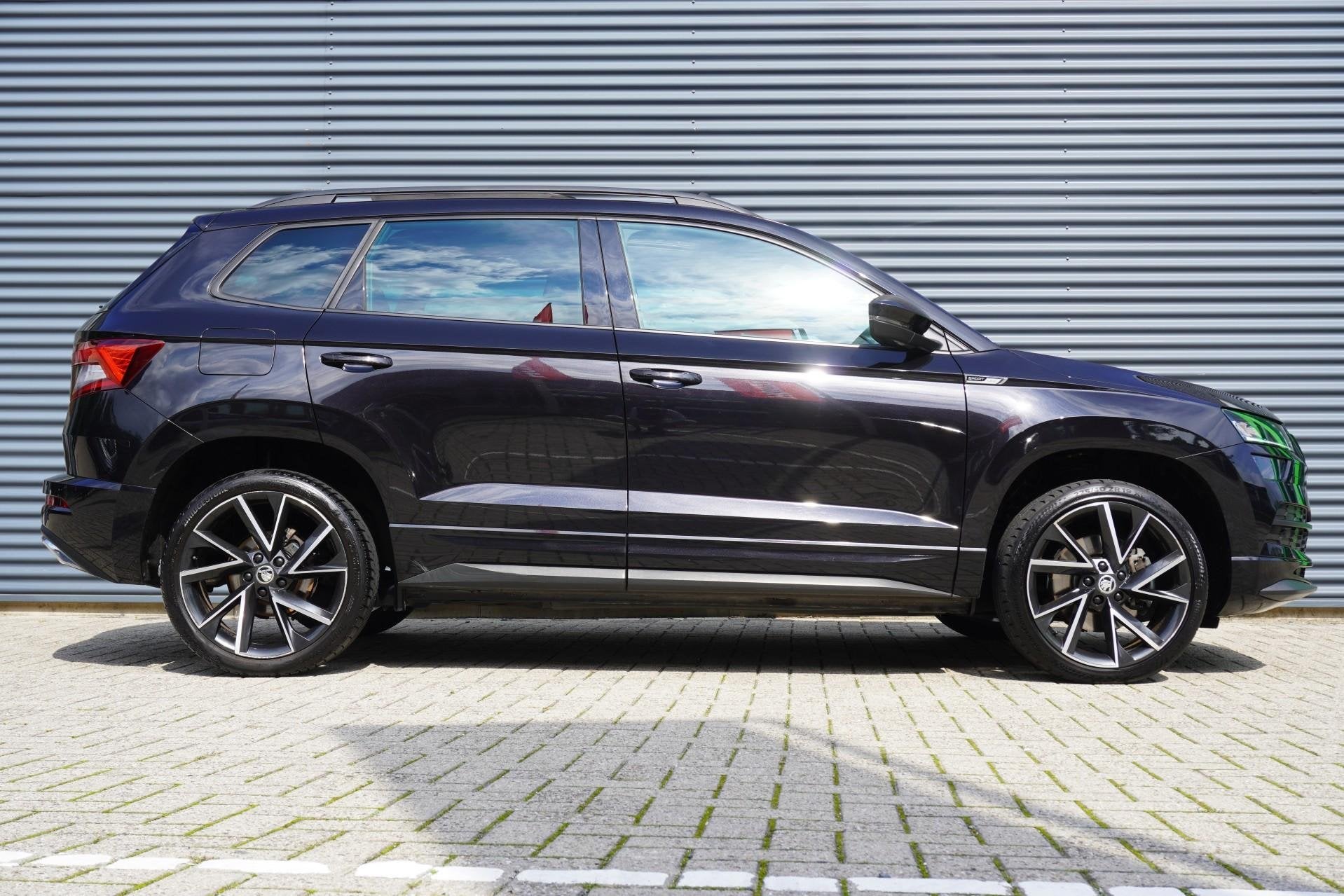 Skoda Karoq 1.5 TSI 150pk DSG ACT Sportline Business | Panor, 12 maanden, Stof, 4 cilinders, Zwart