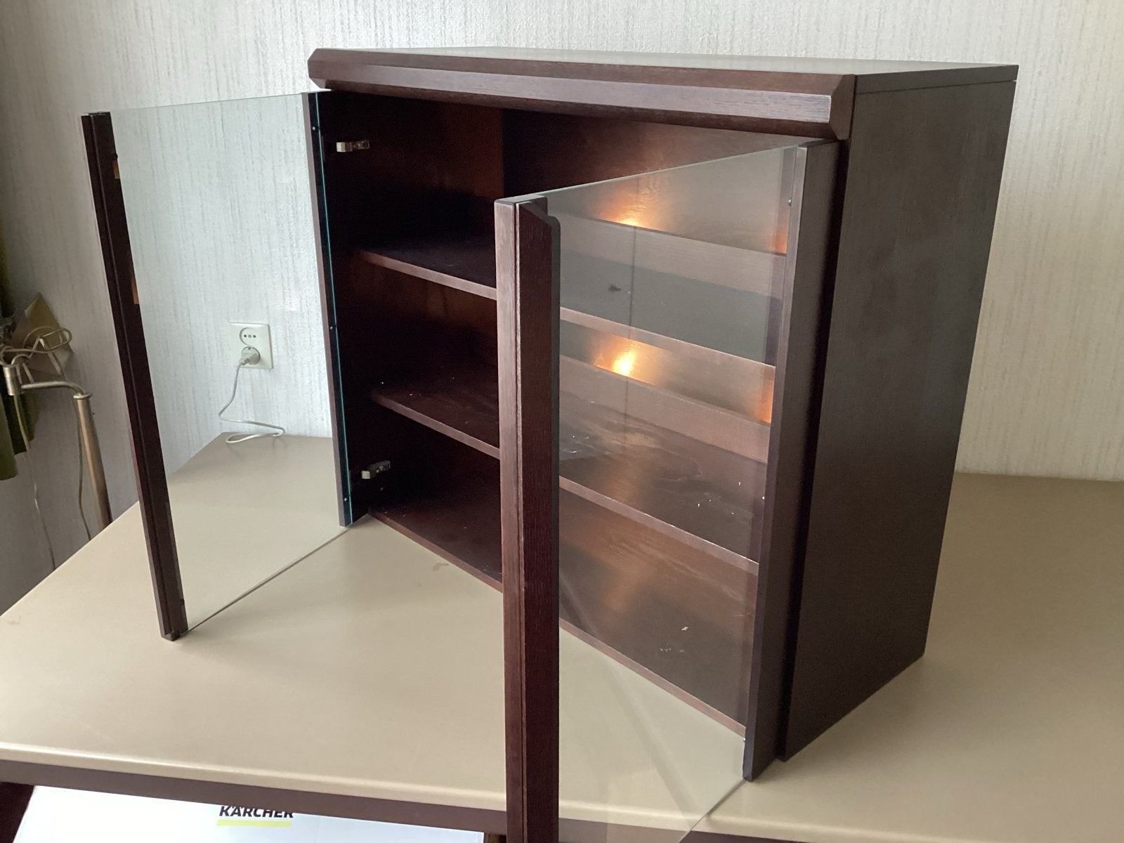 Houten kastje met LED verlichting en twee deurtjes, Huis en Inrichting, Ophalen, Gebruikt, 50 tot 100 cm, Minder dan 100 cm