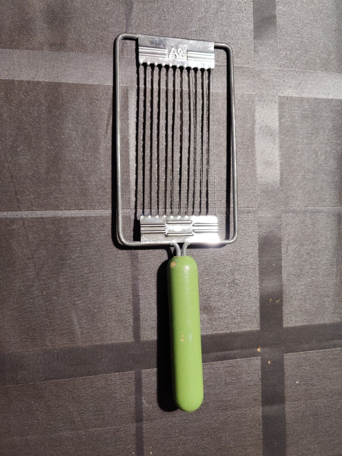 Vintage eiersnijder met groen houten handvat, Ophalen of Verzenden, Metaal, Overige merken, Groen