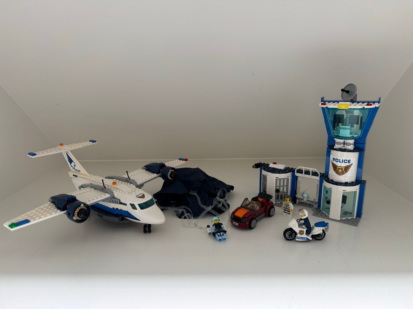 LEGO City Luchtmacht Basis 60210 - Compleet, Ophalen of Verzenden, Zo goed als nieuw