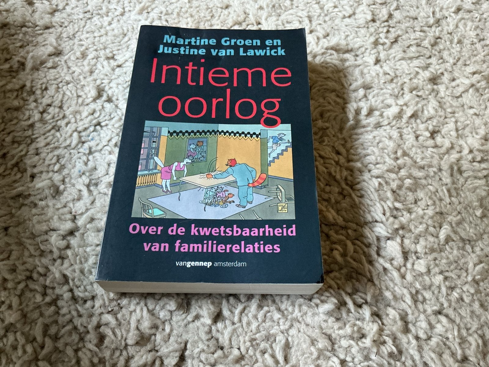 Intieme oorlog: Over de kwetsbaarheid van familierelaties, Boeken, Ophalen of Verzenden, Zo goed als nieuw, Nederland
