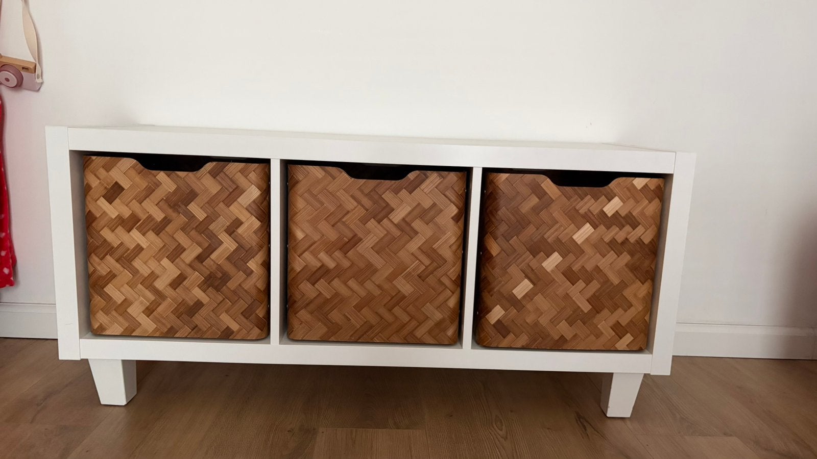 Kallax kast op pootjes en inclusief bakken, Ophalen, Zo goed als nieuw, 25 tot 50 cm