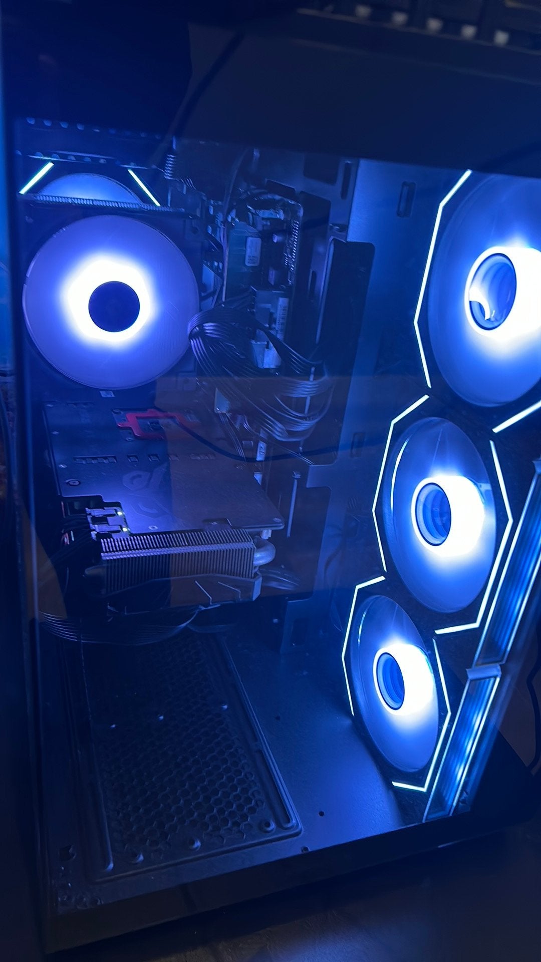 Gaming land pc incl toetsenbord en muis en microfoon, Computers en Software, Desktop Pc's, Ophalen, Zo goed als nieuw, Gaming