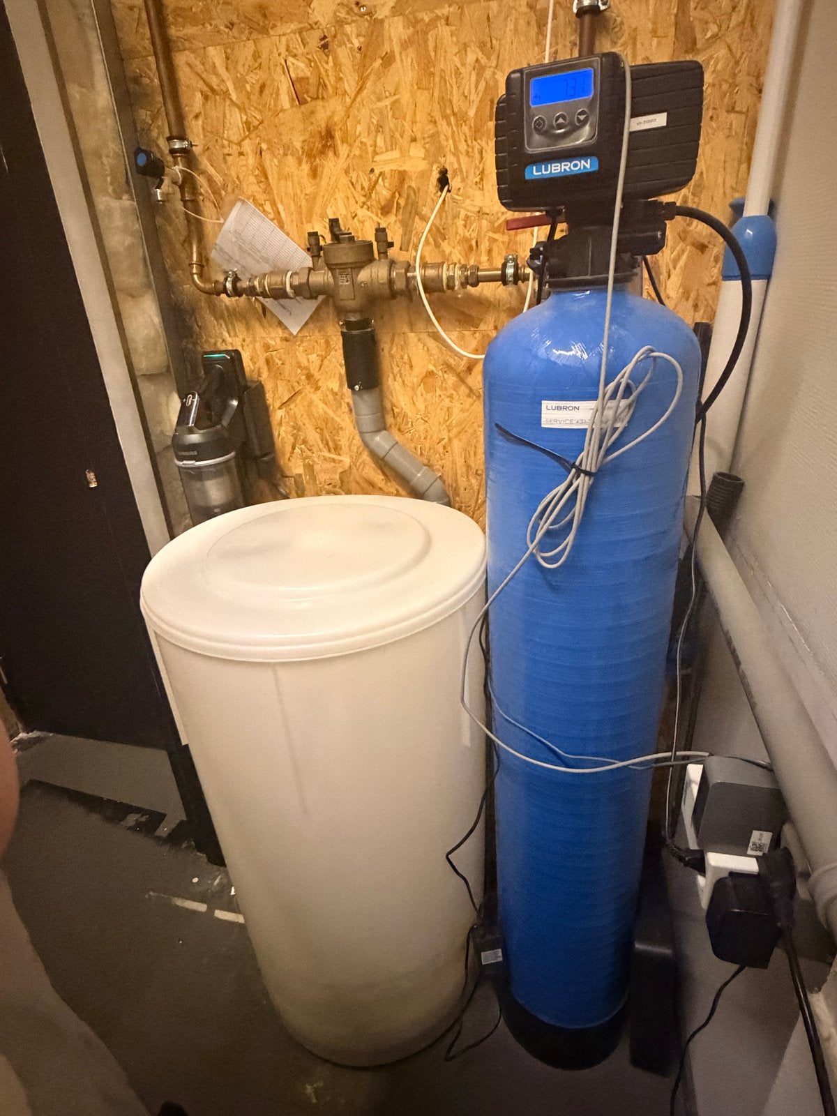 Lubron Waterontharder met Zoutvat - Zo goed als nieuw, Witgoed en Apparatuur, Waterontharders, Ophalen, Zo goed als nieuw, Waterontharder met zout
