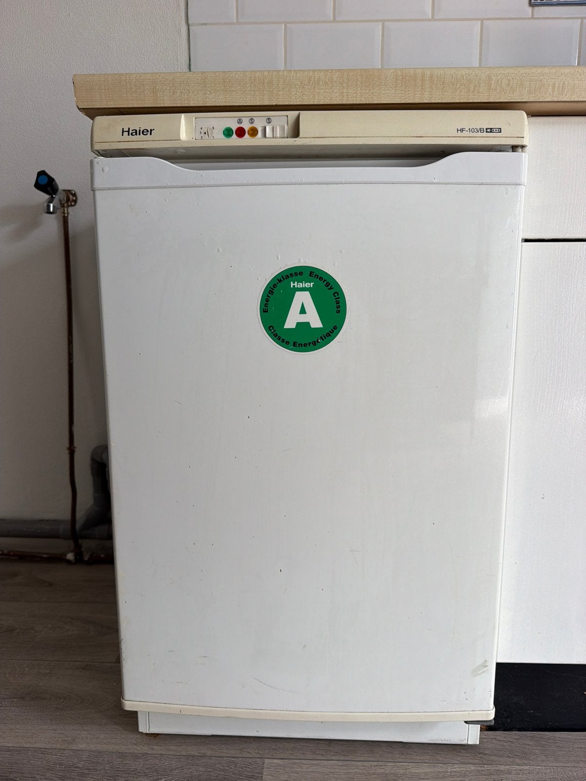 Haier Vrieskast HF-103WB, Witgoed en Apparatuur, Gebruikt, Minder dan 85 cm, Minder dan 60 cm, Energieklasse A of zuiniger