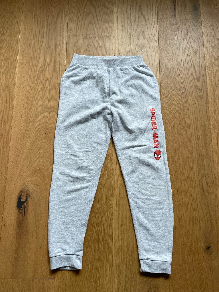 Jogging broek Spiderman maat 140 grijs, Kinderen en Baby's, Zo goed als nieuw, Spiderman, Jongen, Ophalen