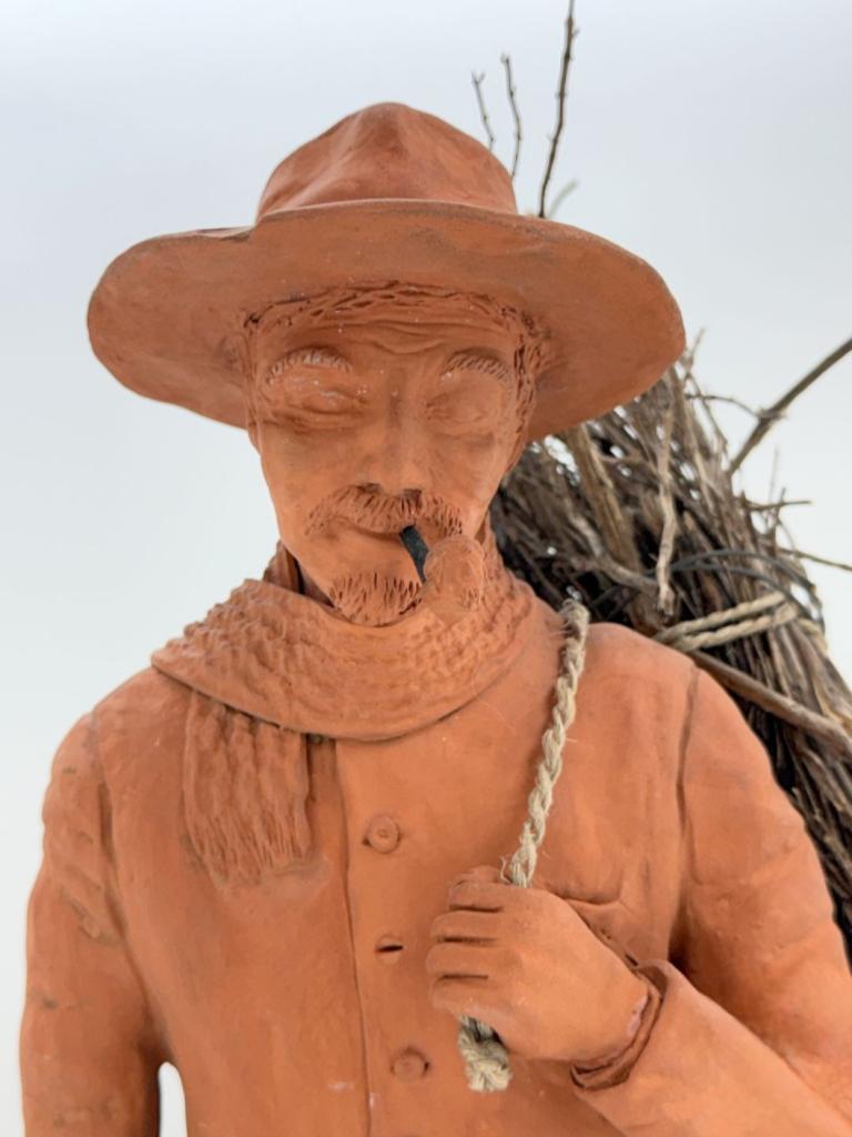Terracotta beeld "De sprokkelaar", Antiek en Kunst, Handgemaakt, Steen of Keramiek, Beeld, Man