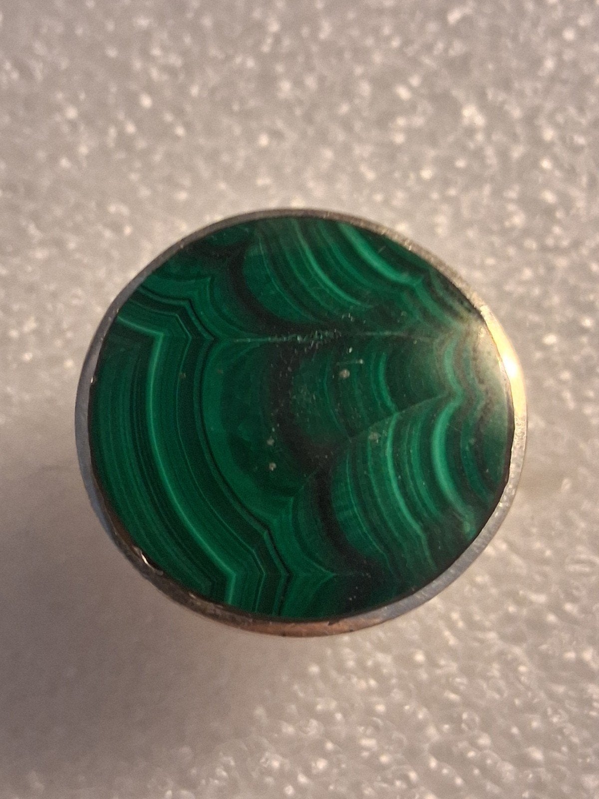 Zilveren ring met Malachiet steen -- ringmaat 18, 18 tot 19, Verzenden, Nieuw, Dame of Heer