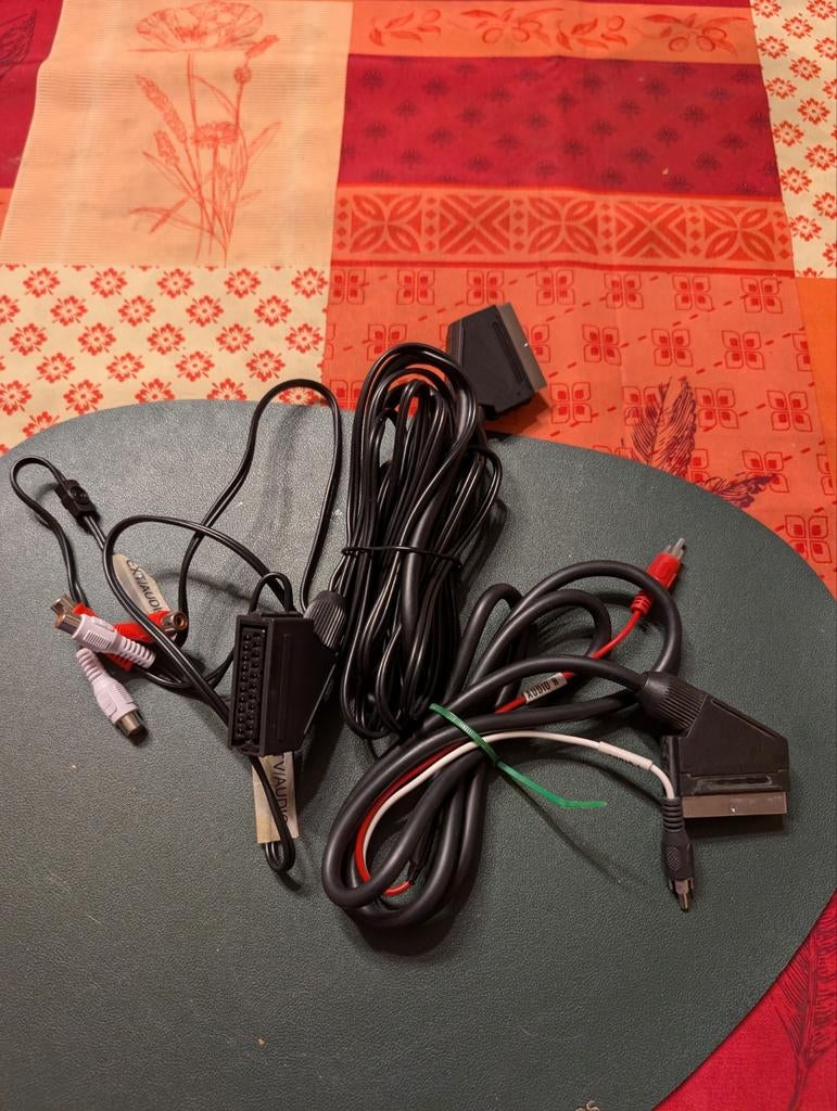 SCART TO CINCH HI FI BEELD KABELS TV VHS VIDEO HIFI APPARATU, Audio, Tv en Foto, Audiokabels en Televisiekabels, Minder dan 2 meter