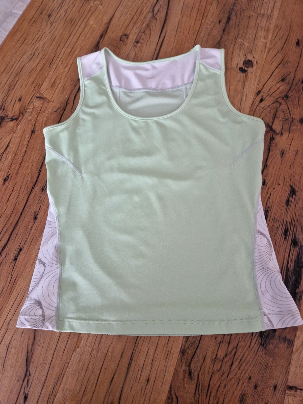 Te koop groen/wit dames sport shirt, maat M, merk INQ, Kleding | Dames, Sportkleding, Maat 38/40 (M), INQ, Ophalen of Verzenden