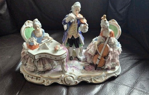 2 porselein items met kant schade in 1 koop, Antiek en Kunst, Ophalen of Verzenden