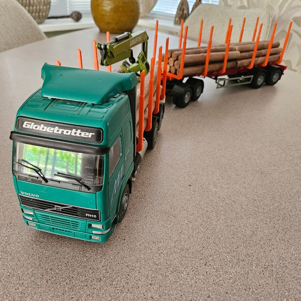 EMEK: VOLVO FH16 GLOBETROTTER TIMBERTRUCK, Ophalen of Verzenden, Zo goed als nieuw, Bus of Vrachtwagen, Overige merken