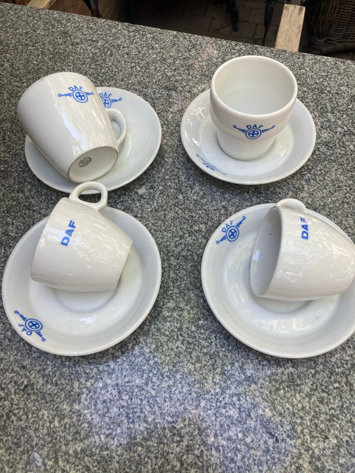 Vintage DAF koffie/theekopjes met schotels - 4 stuks, Verzamelen, Ophalen of Verzenden, Zo goed als nieuw, Auto's