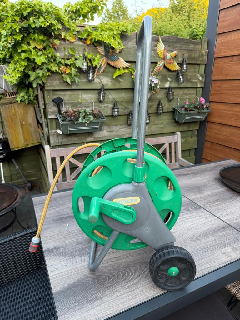 Oprolbare tuinslang met haspel en wielen, Tuin en Terras, Ophalen, Gebruikt, Tuinslanghaspel