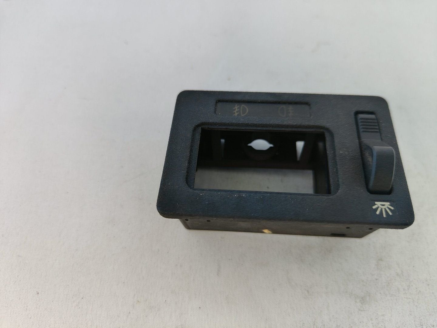 Inbouw frame voor schakelaar BMW 5 serie E28 61311375984 137, Gebruikt, -, -, Ophalen of Verzenden