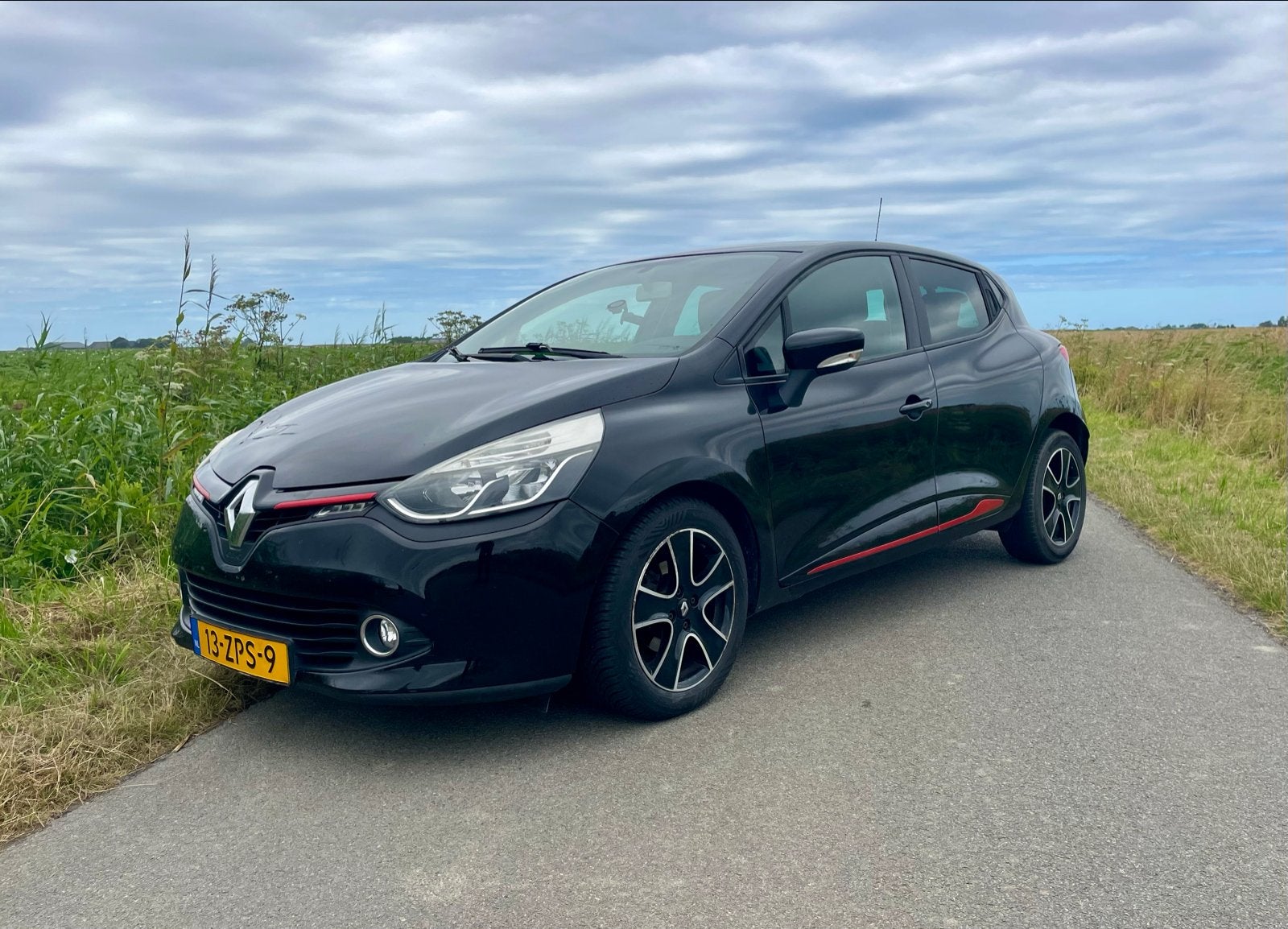 Renault Clio Energy TCe 90pk S&S Eco2 2013 Zwart, Auto's, Voorwielaandrijving, 898 cc, 40 €/maand, USB