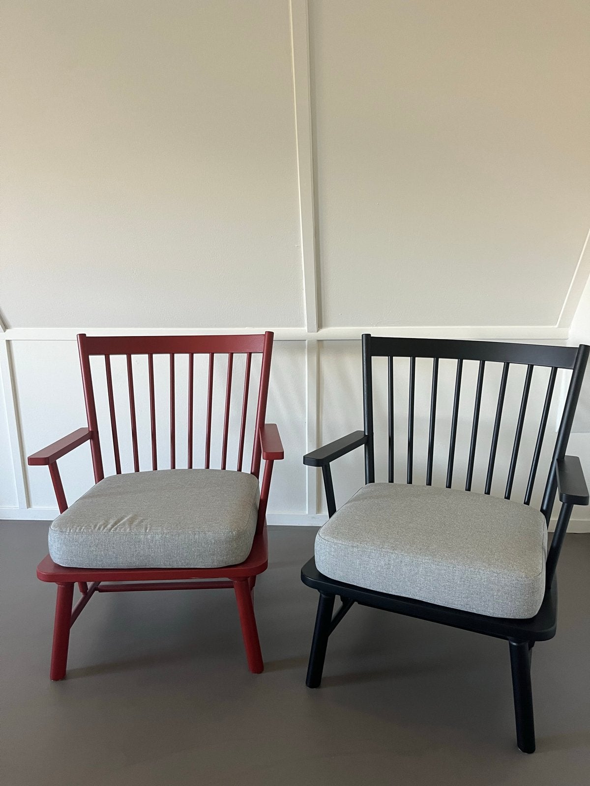 Set van 2 moderne IKEA PERBOL  houten fauteuils met kussens, Ophalen, Twee, Zo goed als nieuw, Rood