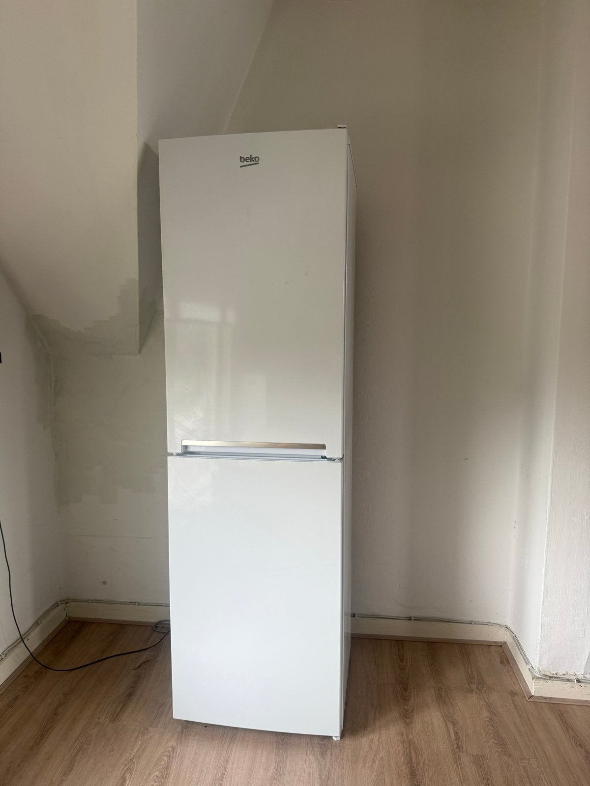 Beko koel-vriescombinatie met lichte gebruikssporen, Ophalen, 150 tot 200 liter, Gebruikt, Met aparte vriezer