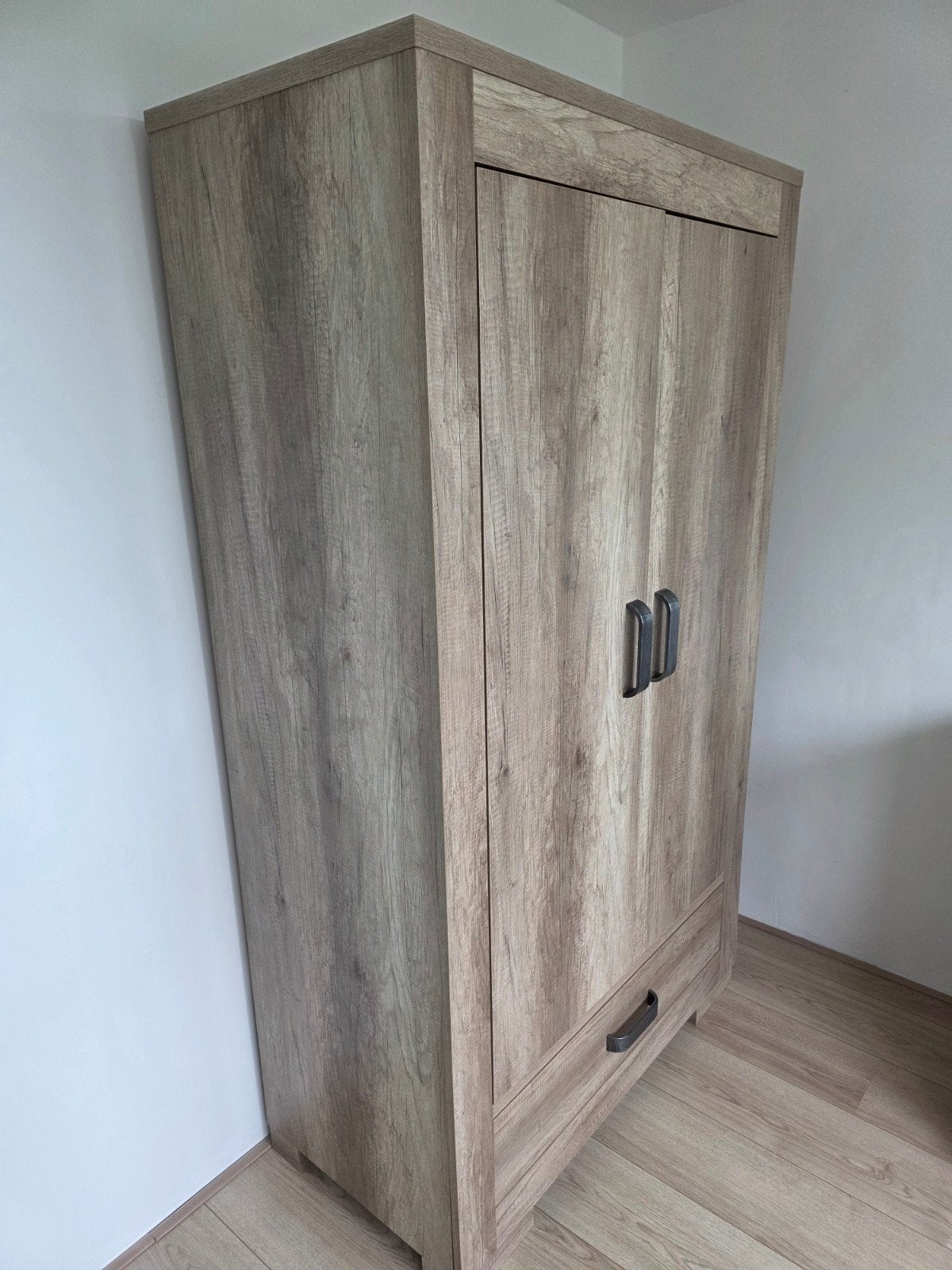 Complete kinderkamer meubels: commode, kast en wandplank, Ophalen, 50 tot 70 cm, Zo goed als nieuw, 75 tot 100 cm