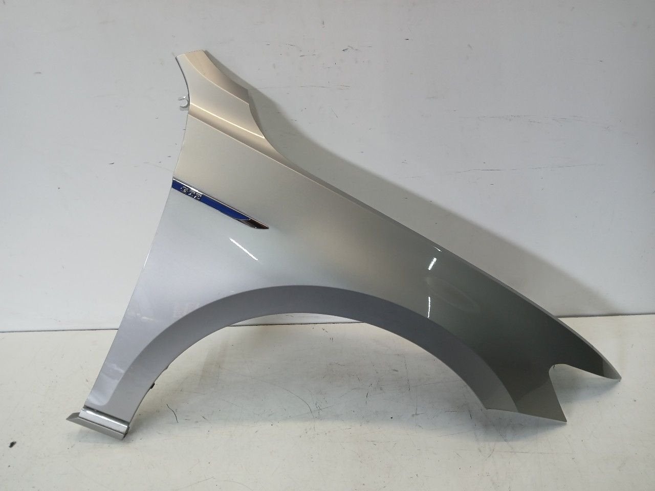 Spatbord rechts voor Volkswagen Passat, Onderdelen@venauto.nl, Van der Ven Autorecycling B.V., Gebruikt, Ettenseweg 76, 4706 PB Roosendaal, The Netherlands