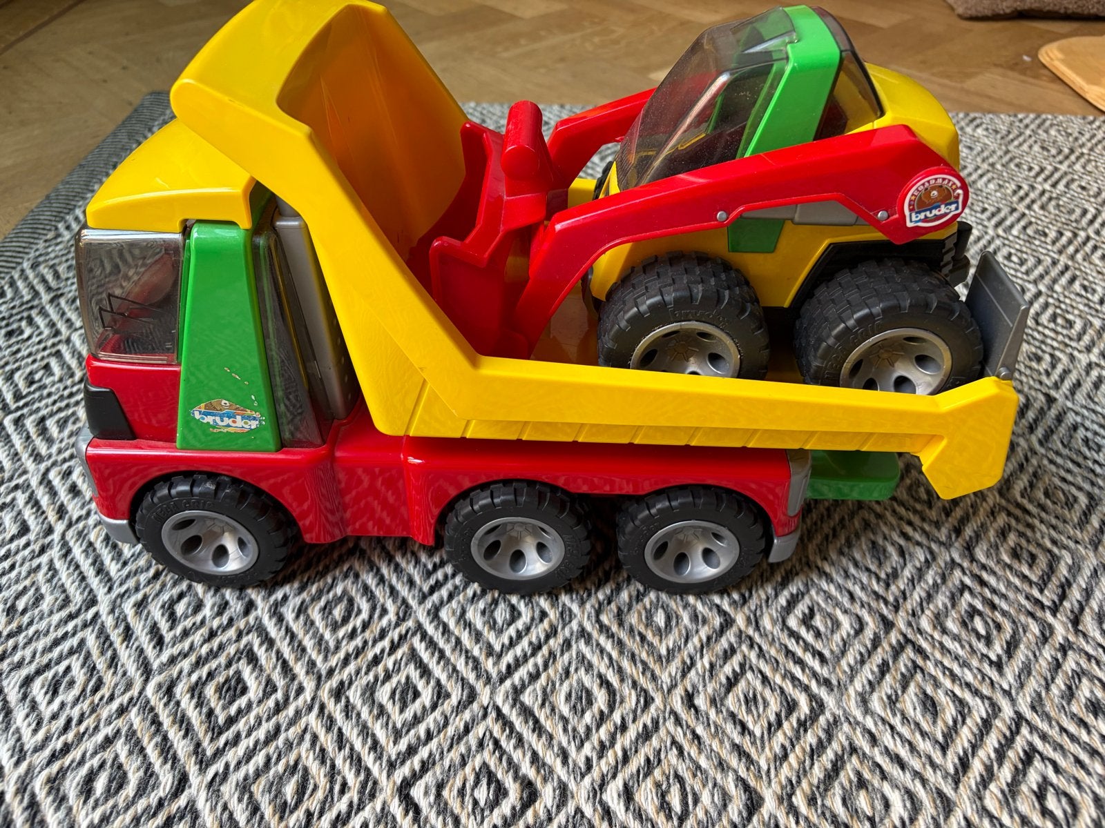 Bruder kiepwagen met shovel, Kinderen en Baby's, Speelgoed | Speelgoedvoertuigen, Ophalen, Zo goed als nieuw