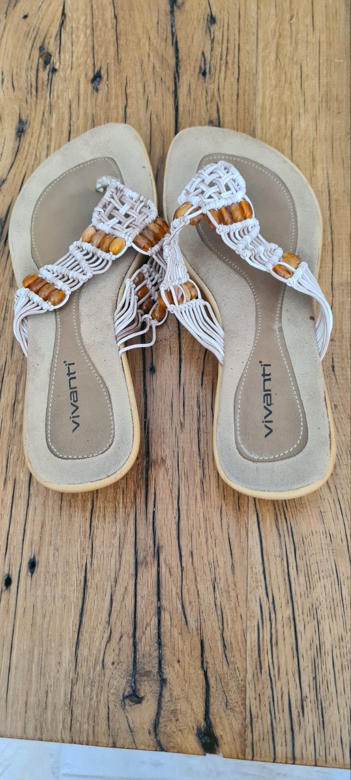 Te koop dames teenslippers met kraaltjes maat 37, Slippers, Bruin, Ophalen of Verzenden, Zo goed als nieuw
