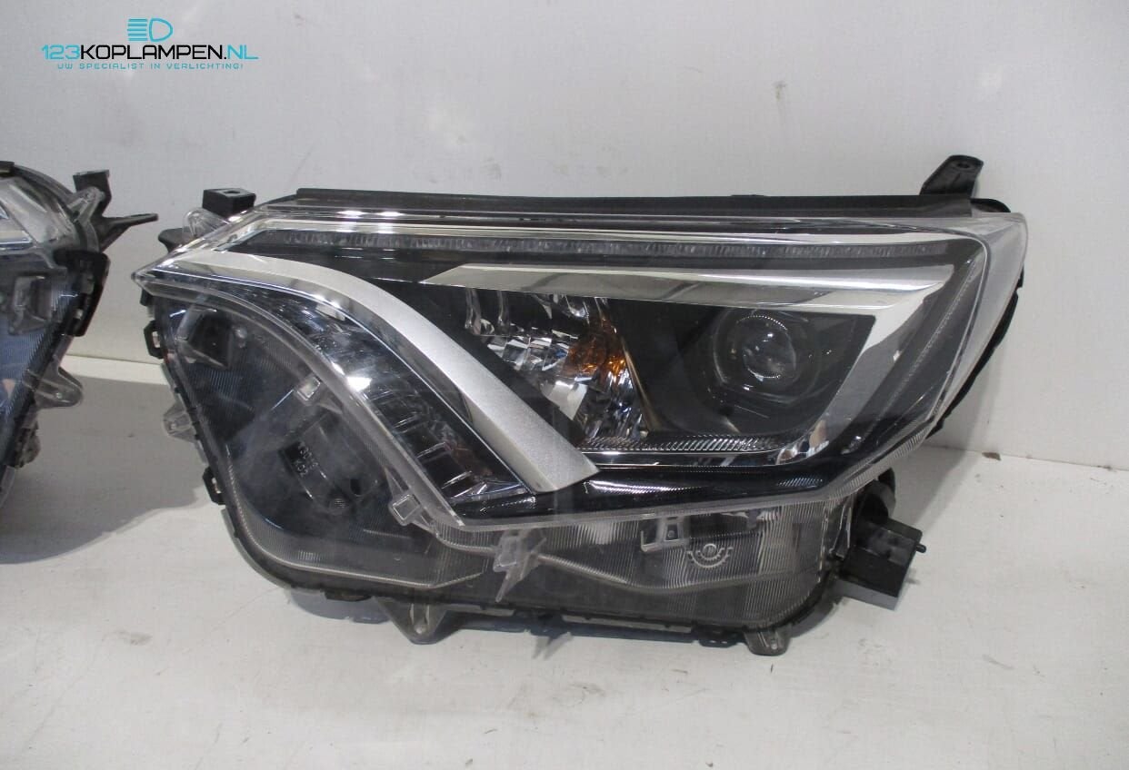 Toyota RAV4 facelift Full LED koplamp koplampen links rechts, Ophalen, Gebruikt, -, -