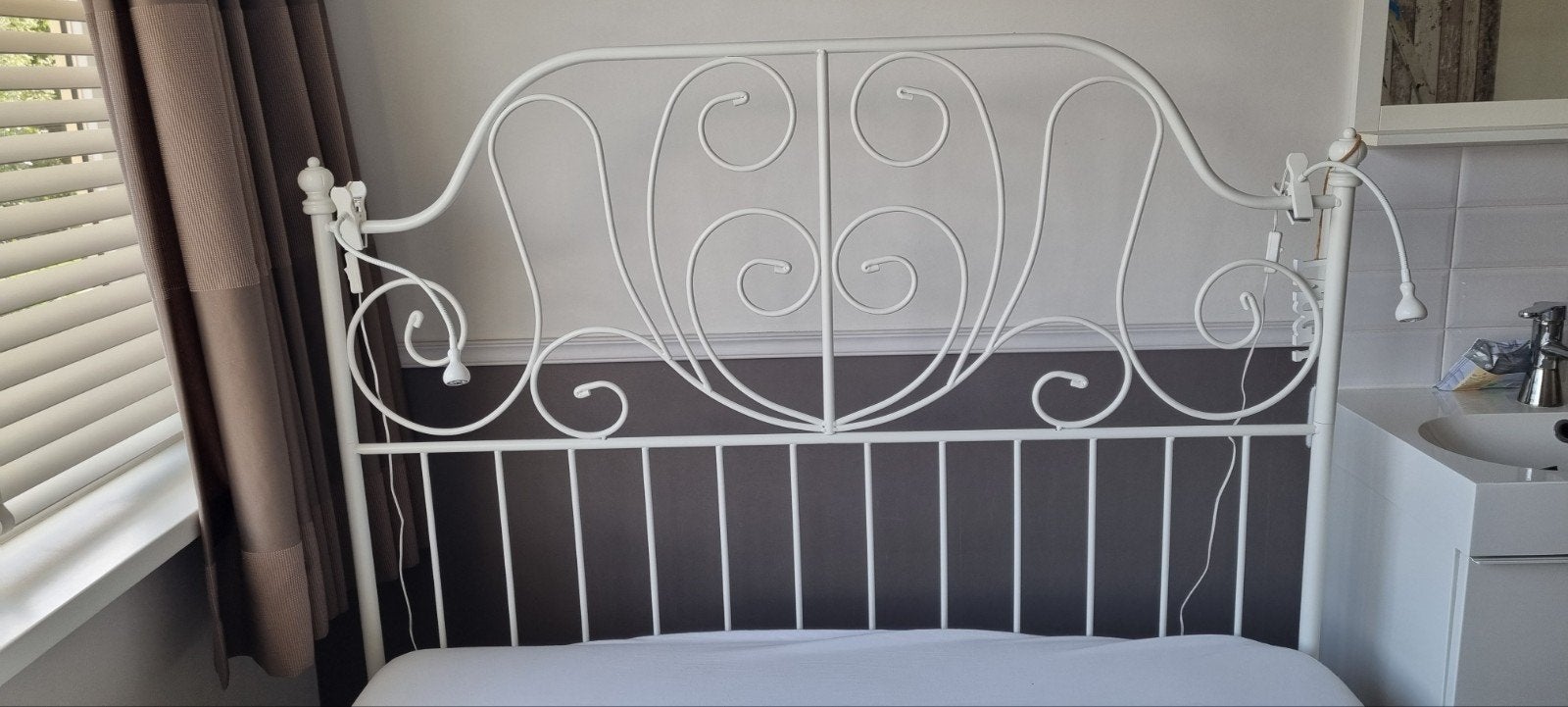 2 persoons Ikea spijlen bed incl.lattenbodem en 2 lampjes, Ophalen, Wit, Tweepersoons, 140 cm