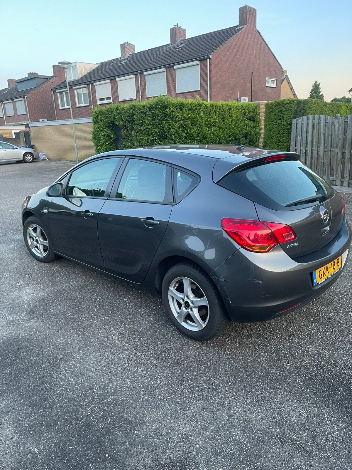 Opel Astra 1.6 (oliekoeler defect, rijdt wel en nieuwe APK), Auto's, Voorwielaandrijving, 1250 kg, 680 kg, 4 cilinders